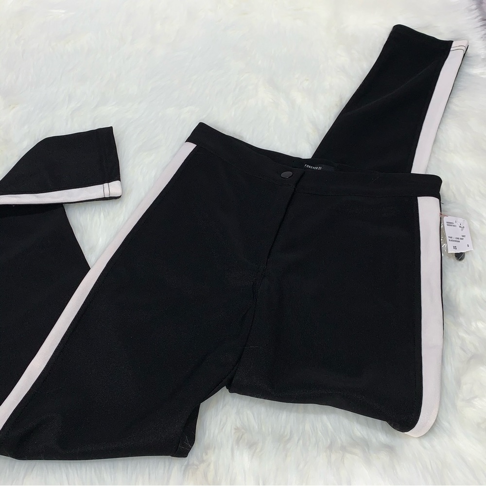 🆕 Forever 21 Black Cream Side Striped Skinny Pants - Size XS